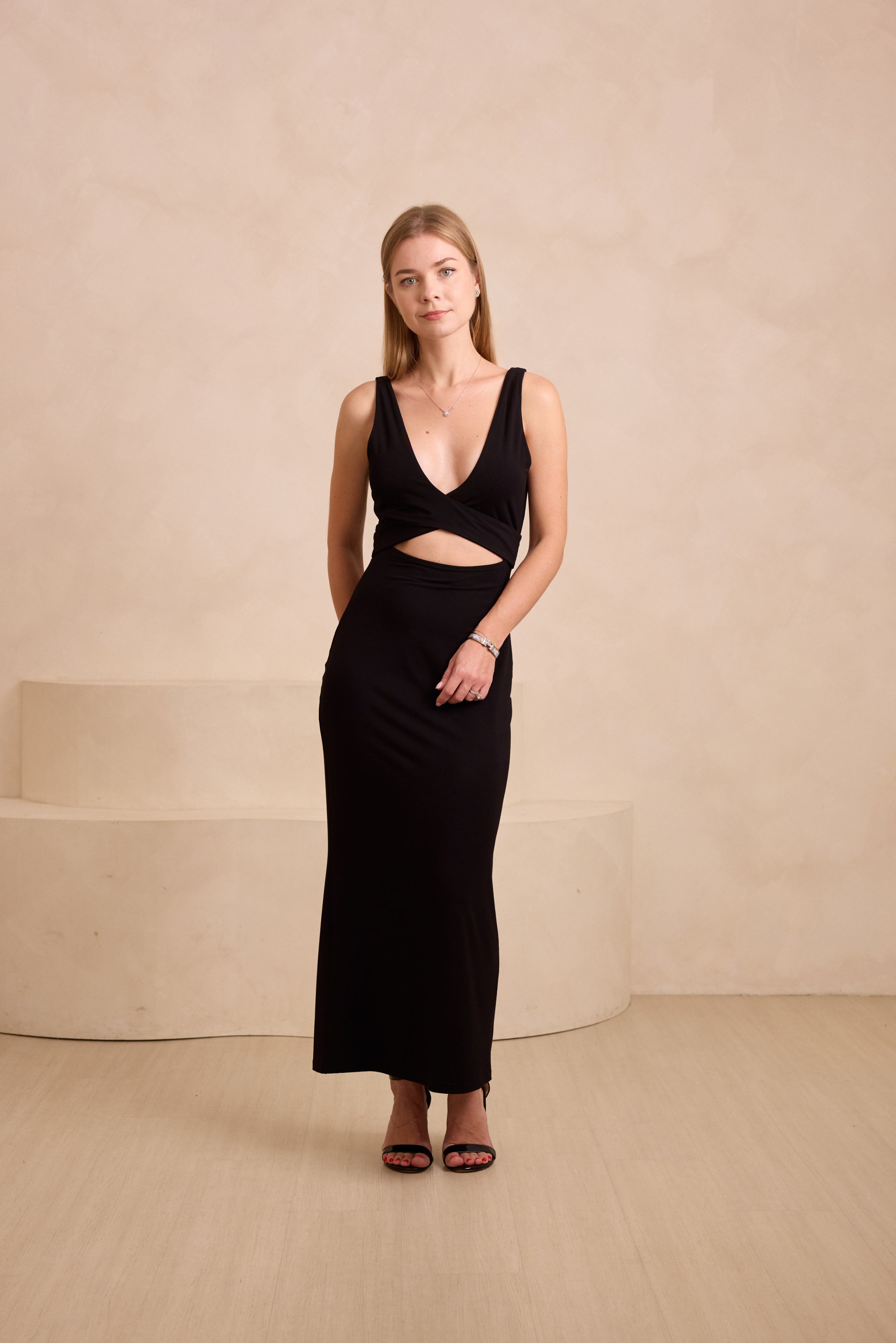 ★関税/送料込★Rest&Recreation★HOOD MAXI DRESS Rhea Maxi Dress - Black – Lost & Fray